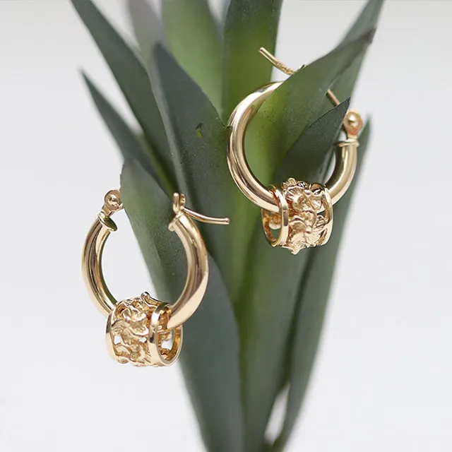 インスタグラム ゴールドピアス